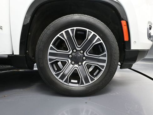 Used 2023 Jeep Wagoneer Series II AWD/4WD image 15