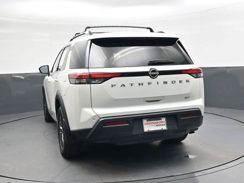 Used 2022 Nissan Pathfinder SV image 5