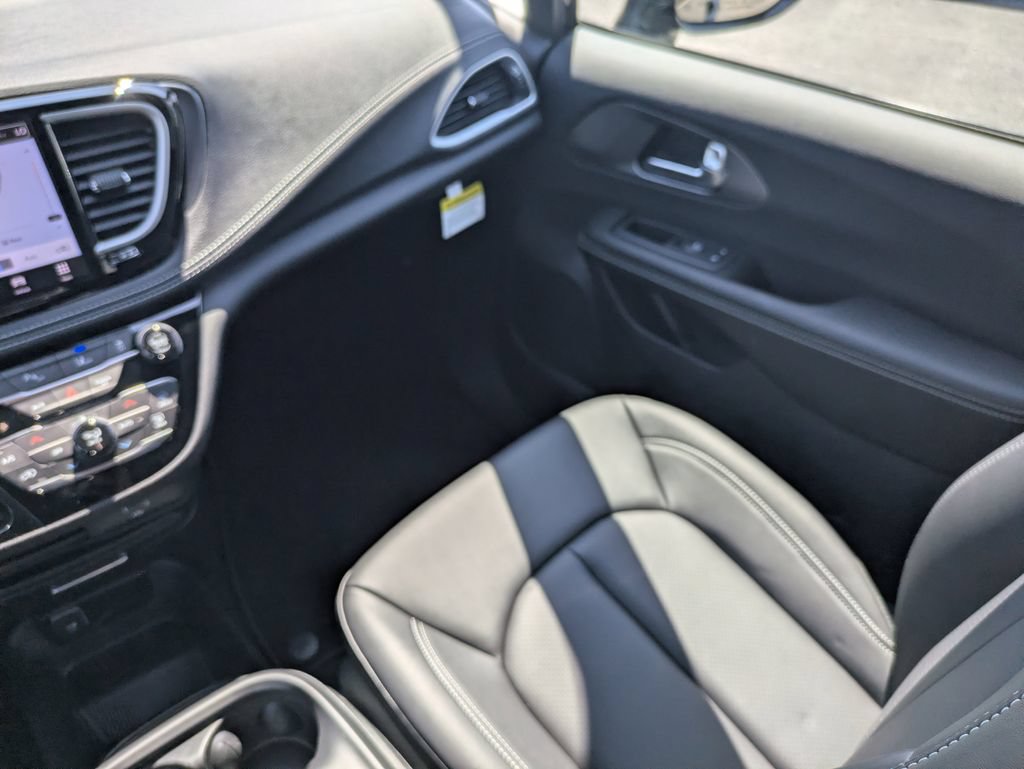 New 2026 Chrysler Pacifica Select w/ S Appearance Package FWD image 19