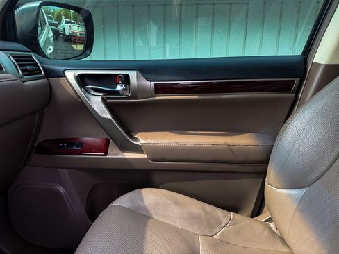 Used 2015 Lexus GX 460 Luxury w/ Premium Package image 22