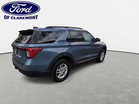 Used 2025 Ford Explorer Active AWD/4WD image 8