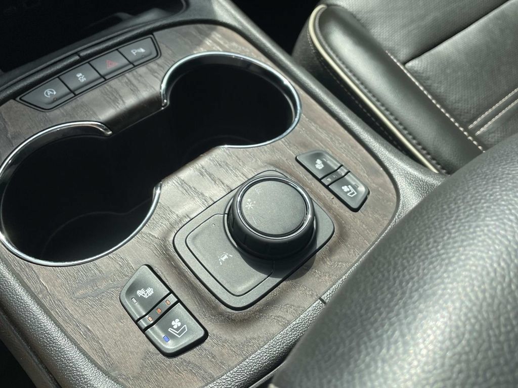 Used 2023 GMC Acadia Denali FWD image 31