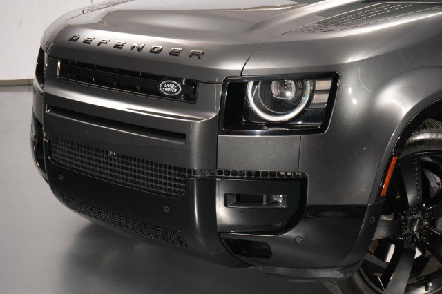 Used 2026 Land Rover Defender 110 X-Dynamic SE AWD/4WD image 3