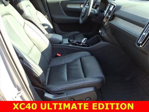 Used 2024 Volvo XC40 B5 Ultimate image 9