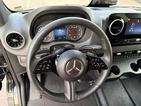 Used 2025 Mercedes-Benz Sprinter 2500 image 24