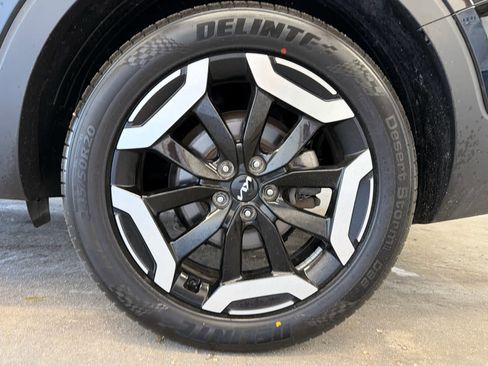 Used 2024 Kia Telluride EX w/ EX Captain's Chair Package FWD image 10