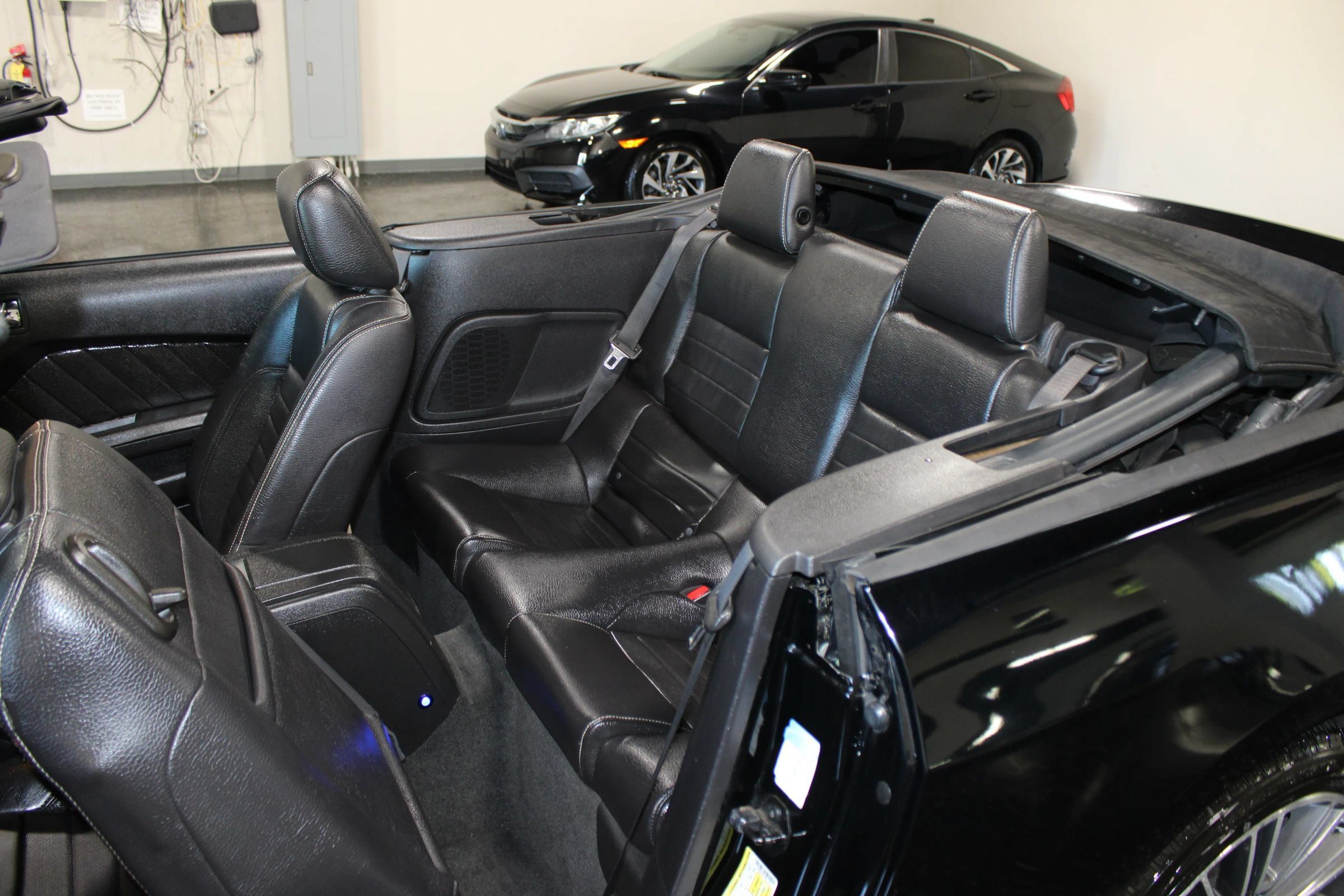 Used 2011 Ford Mustang GT Premium w/ Comfort Pkg RWD image 39