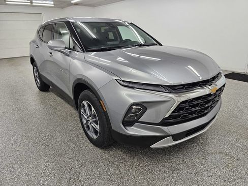 Used 2026 Chevrolet Blazer LT FWD image 3