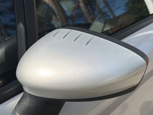 Used 2017 Ford Fiesta SE image 9