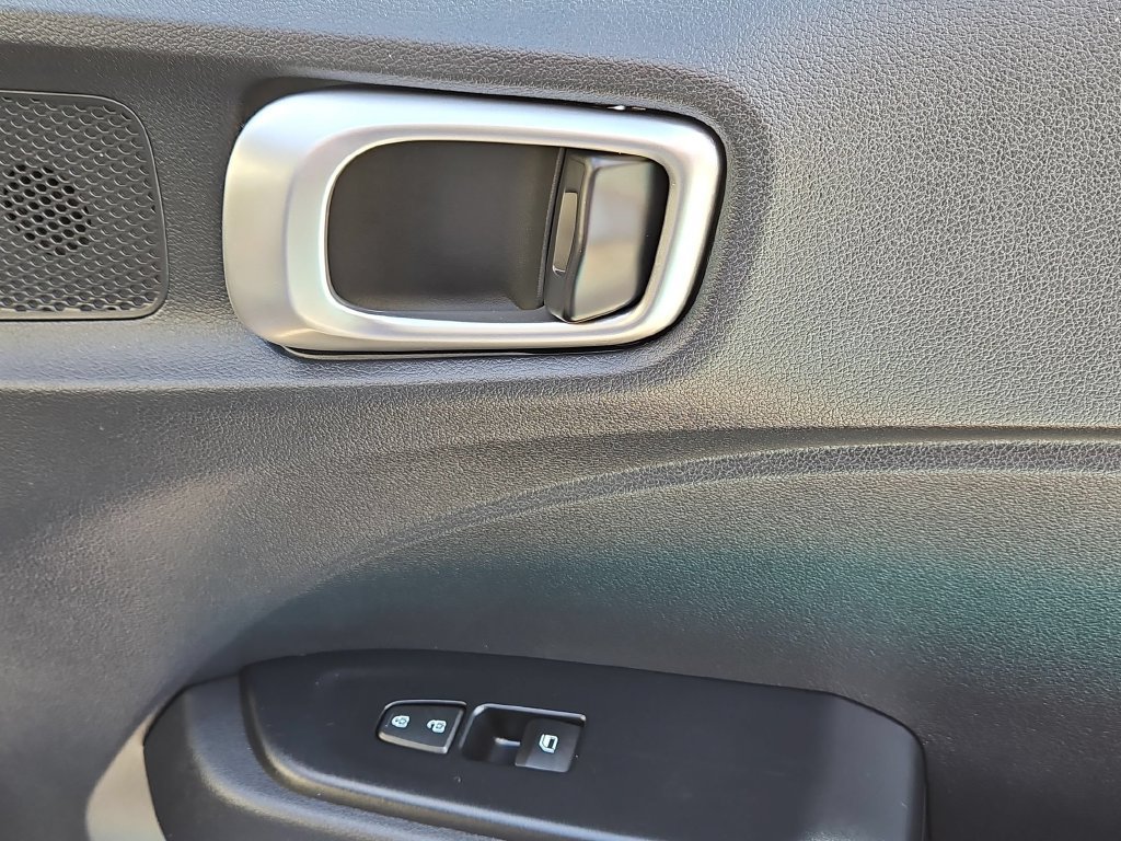 Used 2025 Hyundai Venue SEL FWD image 34