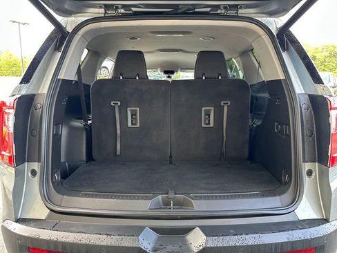 Used 2023 GMC Acadia SLE w/ Driver Convenience Package image 13