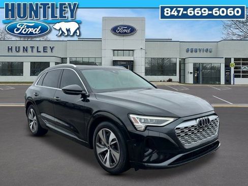 Used 2024 Audi Q8 e-tron Premium Plus w/ Premium Plus Package image 4