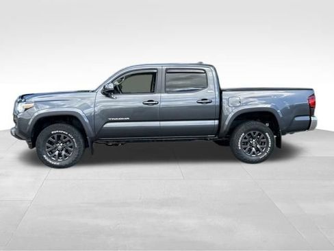 Used 2020 Toyota Tacoma SR5 AWD/4WD image 3