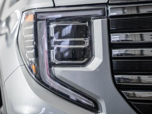 Used 2025 GMC Sierra 1500 SLT image 13