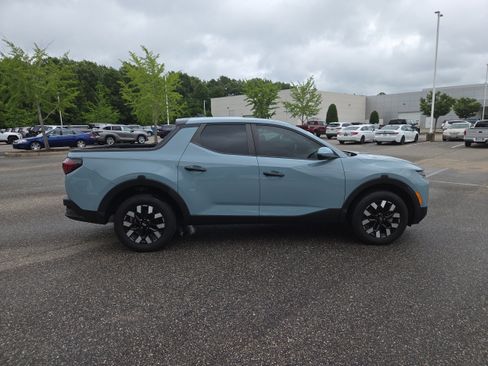 Used 2025 Hyundai Santa Cruz SE FWD image 2