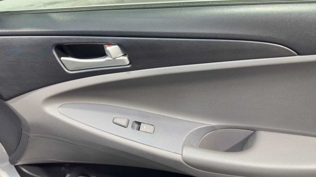 Used 2012 Hyundai Sonata GLS FWD image 12