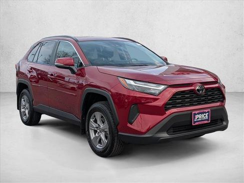 Used 2025 Toyota RAV4 XLE image 3