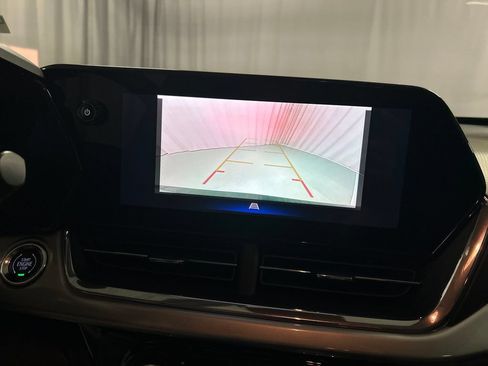 Used 2025 Chevrolet Trax LT FWD image 17