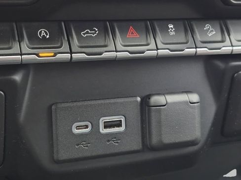 Used 2019 Chevrolet Silverado 1500 LT w/ All-Star Edition image 9