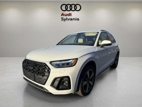 Used 2023 Audi Q5 2.0T Prestige w/ Prestige Package image 3