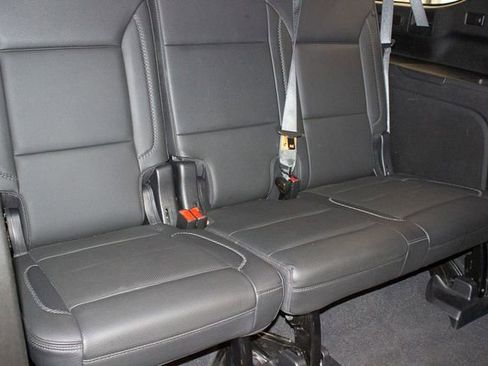 Used 2022 GMC Yukon XL Denali w/ Denali Premium Package image 13