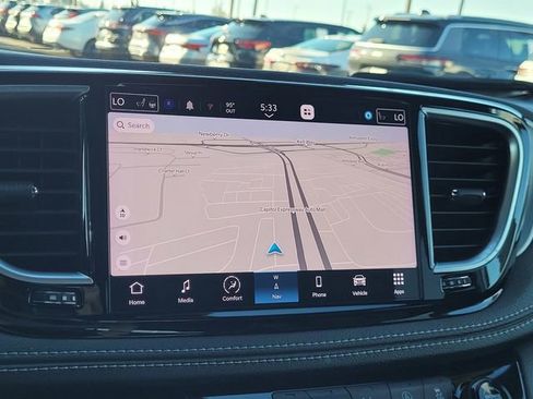 Certified 2022 Chrysler Pacifica Limited w/ S Appearance Package image 9