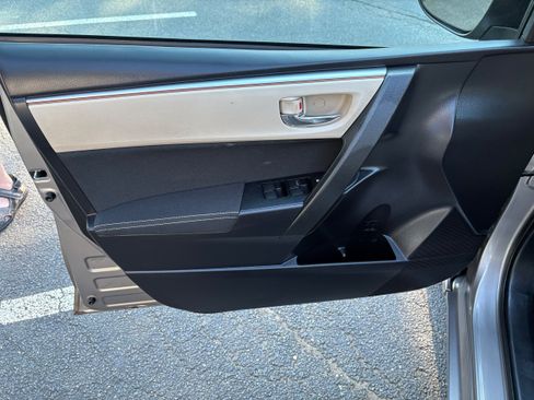 Used 2014 Toyota Corolla LE FWD image 11
