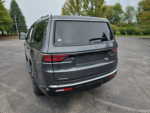 Used 2023 Jeep Wagoneer 4WD w/ Premium Group I image 3
