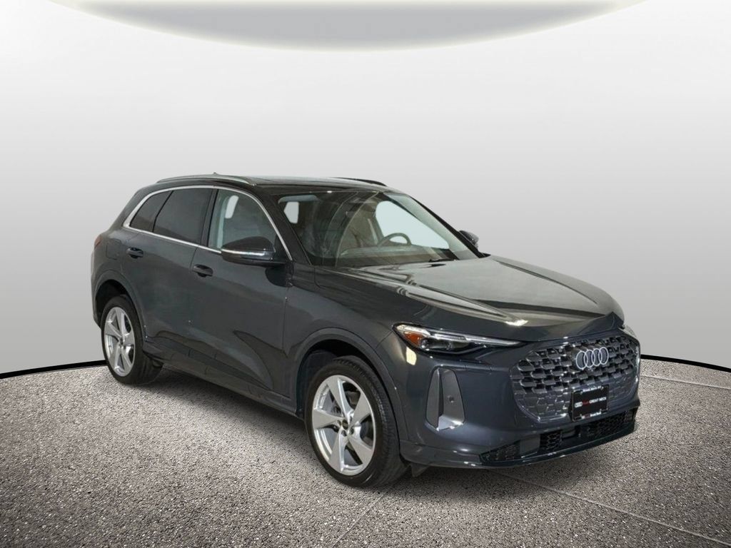 Used 2025 Audi Q5 Premium Plus w/ Premium Plus AWD/4WD image 8