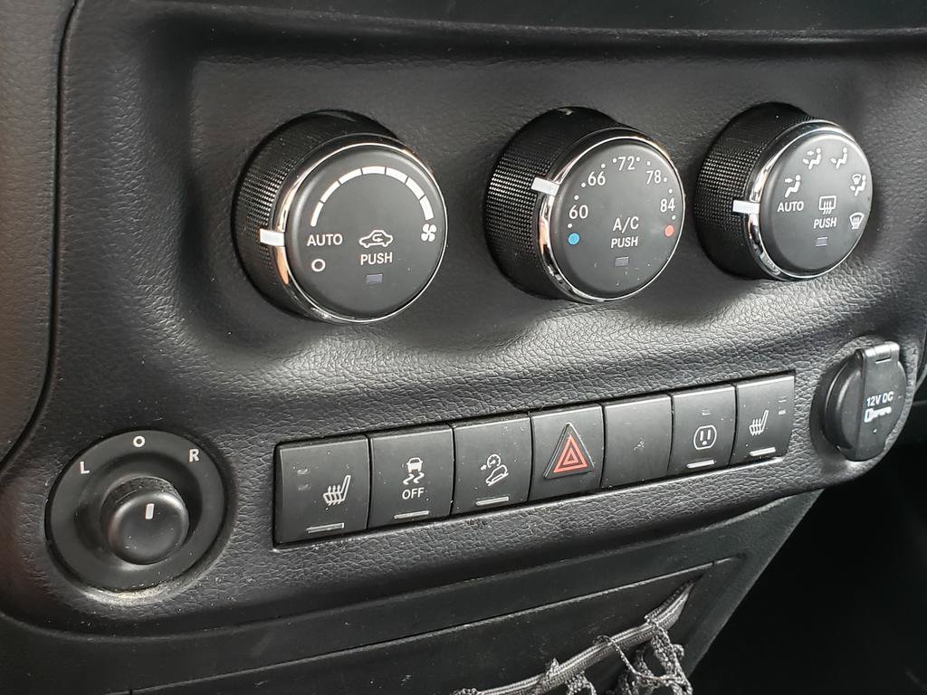 Used 2018 Jeep Wrangler Unlimited Sahara AWD/4WD image 21
