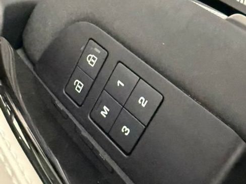 Certified 2025 Land Rover Discovery S AWD/4WD image 21