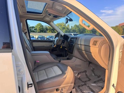 Used 2005 Ford Explorer Eddie Bauer AWD/4WD image 29