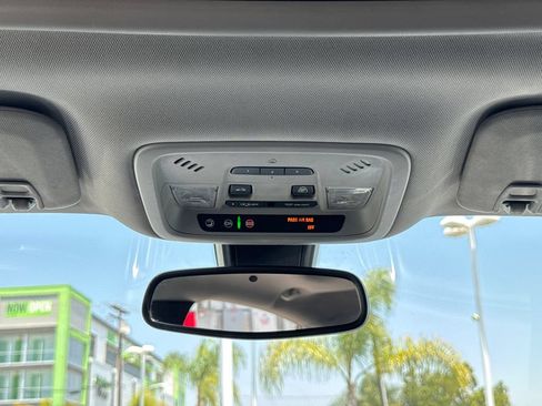 Used 2018 Chevrolet Malibu Premier w/ Premier Sun and Wheel Package FWD image 24