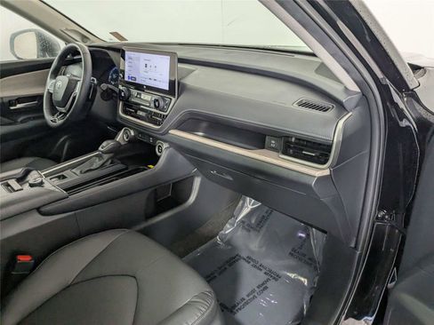 Used 2024 Toyota Grand Highlander Platinum image 28