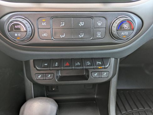 Used 2022 Chevrolet Colorado Z71 image 16