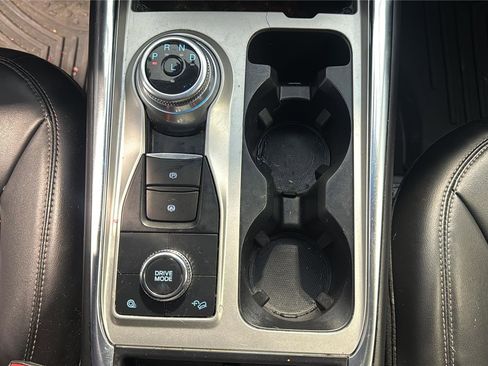 Used 2022 Ford Explorer XLT w/ Equipment Group 202A AWD/4WD image 22