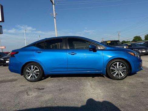 Used 2020 Nissan Versa SV w/ Trunk Package FWD image 4