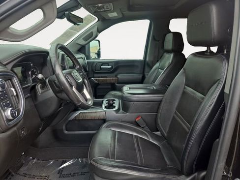 Used 2022 GMC Sierra 3500 Denali w/ Denali Ultimate Package AWD/4WD image 9