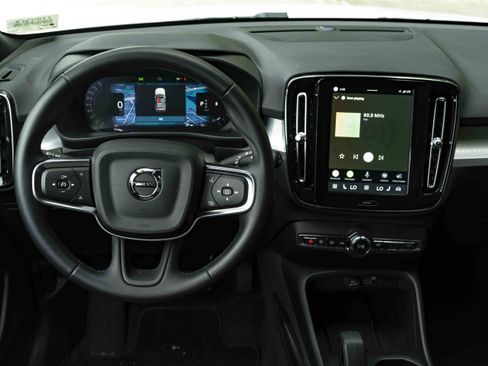 Used 2025 Volvo XC40 B5 Core AWD/4WD image 19
