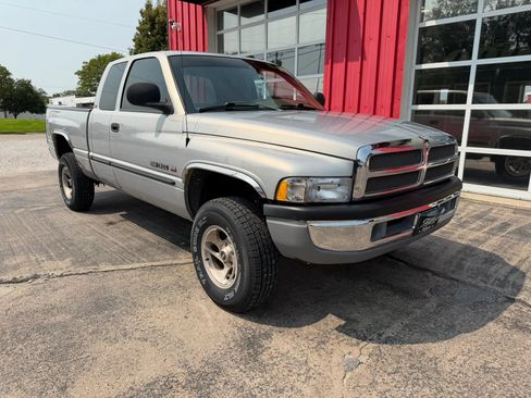 Used 2000 Dodge Ram 1500 Truck 4x4 Quad Cab image 2
