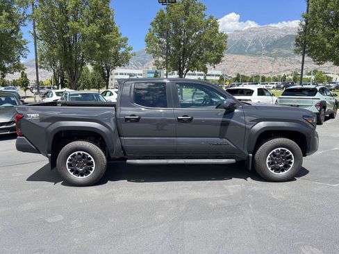 Used 2025 Toyota Tacoma TRD Off-Road AWD/4WD image 6