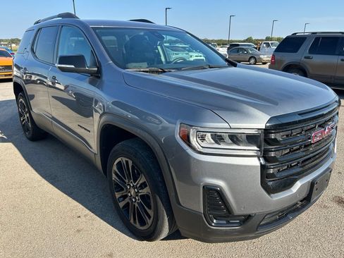 Used 2022 GMC Acadia SLE w/ Driver Convenience Package FWD image 2