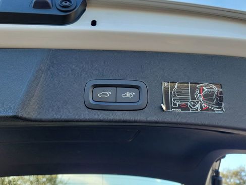 Used 2022 Volvo XC40 T4 Inscription w/ Protection Package image 12