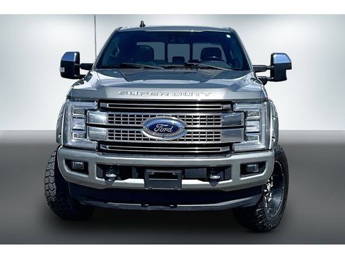 Used 2019 Ford F350 Platinum w/ Platinum Ultimate Package AWD/4WD image 2
