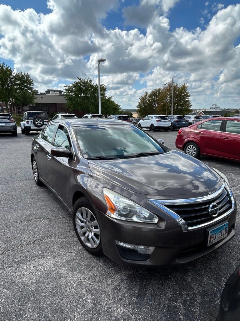 Used 2015 Nissan Altima 2.5 S w/ Power Driver Seat Package FWD image 2