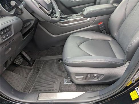 New 2026 Toyota Highlander Limited image 4