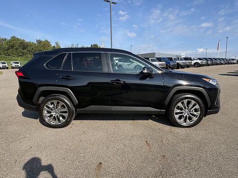 Used 2021 Toyota RAV4 XLE Premium AWD/4WD image 6