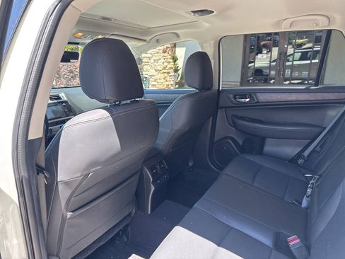 Used 2017 Subaru Outback 3.6R Limited AWD/4WD image 10