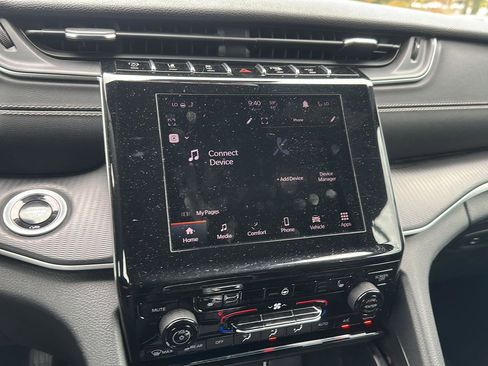 Used 2024 Jeep Grand Cherokee Altitude image 13