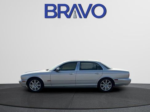 Used 2005 Jaguar XJ8 RWD image 9